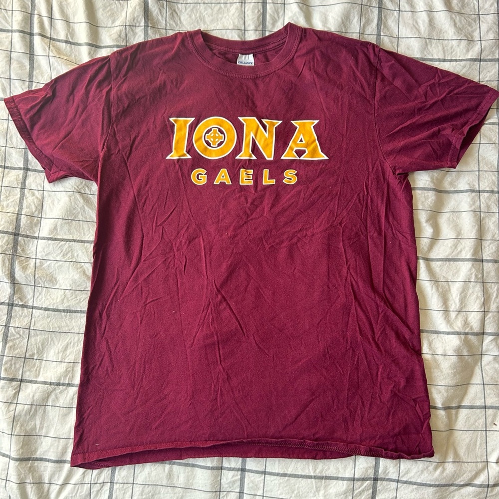 Iona University Gaels Maroon T-Shirt- L